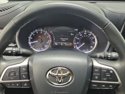 Certified 2024 Toyota Highlander XLE FWD image 23