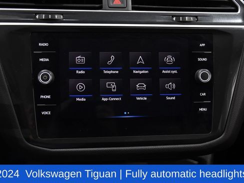 Used 2024 Volkswagen Tiguan SE AWD/4WD image 18