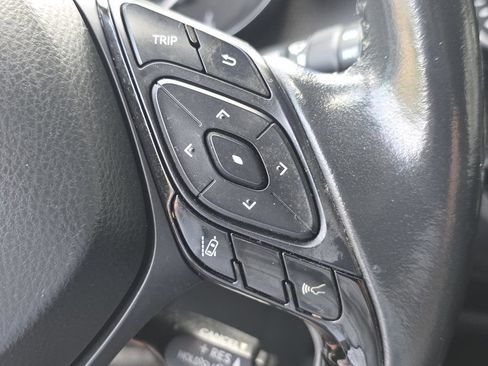 Used 2021 Toyota C-HR XLE FWD image 23