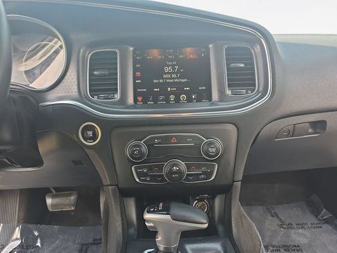 Used 2015 Dodge Charger SXT AWD/4WD image 19