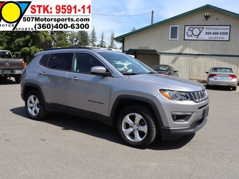 Used 2018 Jeep Compass Latitude w/ Popular Equipment Group AWD/4WD image 10