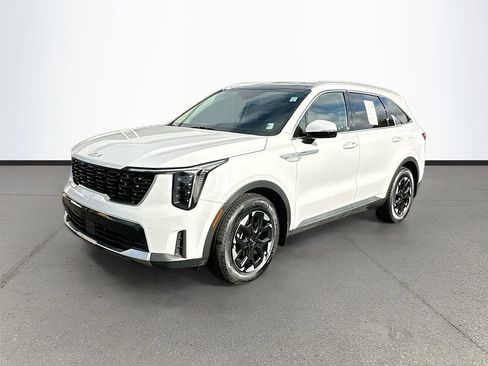 Certified 2025 Kia Sorento S w/ Panoramic Sunroof Package image 3