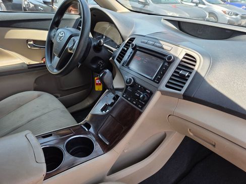 Used 2013 Toyota Venza XLE image 16