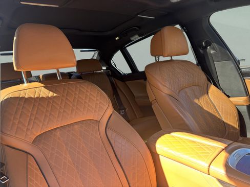 Used 2021 BMW 750i xDrive w/ Luxury Rear Seating Package image 22