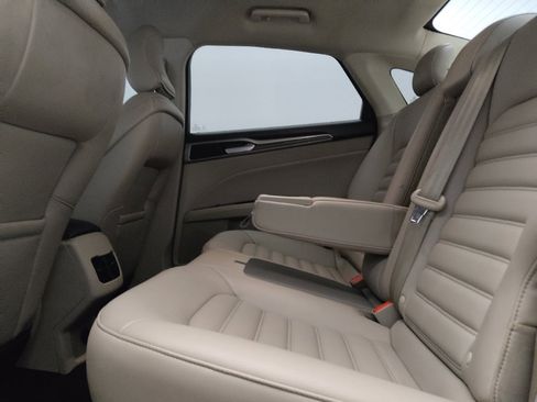 Used 2019 Ford Fusion SEL FWD image 18