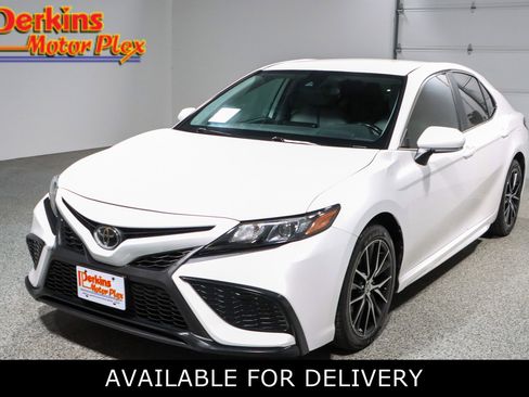 Used 2023 Toyota Camry SE FWD image 1