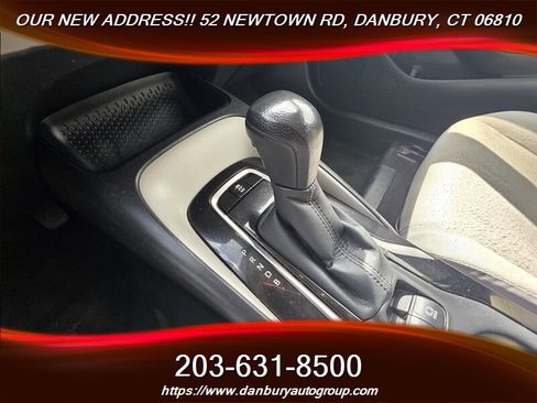 Used 2021 Toyota Corolla LE image 9