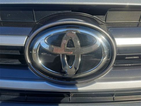 Used 2019 Toyota Highlander SE image 31