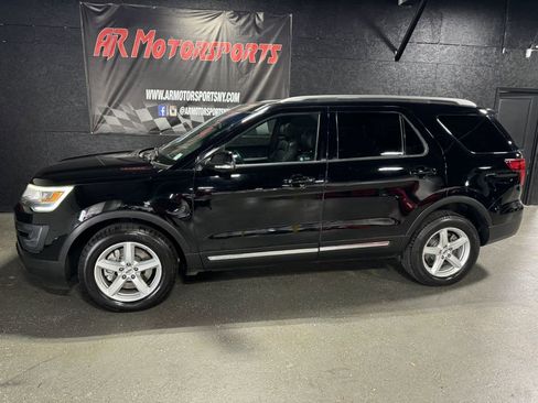 Used 2016 Ford Explorer XLT w/ Equipment Group 202A image 2