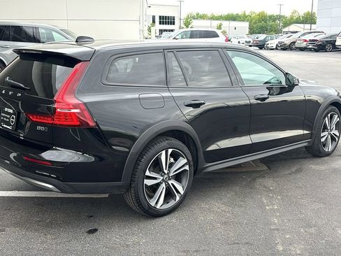 Certified 2025 Volvo V60 B5 Cross Country Plus AWD/4WD image 28