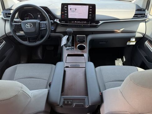 Used 2022 Toyota Sienna LE FWD image 10