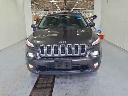 Used 2018 Jeep Cherokee Latitude Plus w/ Comfort/Convenience Group image 6