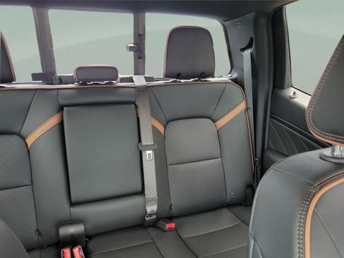 Used 2025 GMC Canyon AT4 w/ Technology Plus Package AWD/4WD image 10