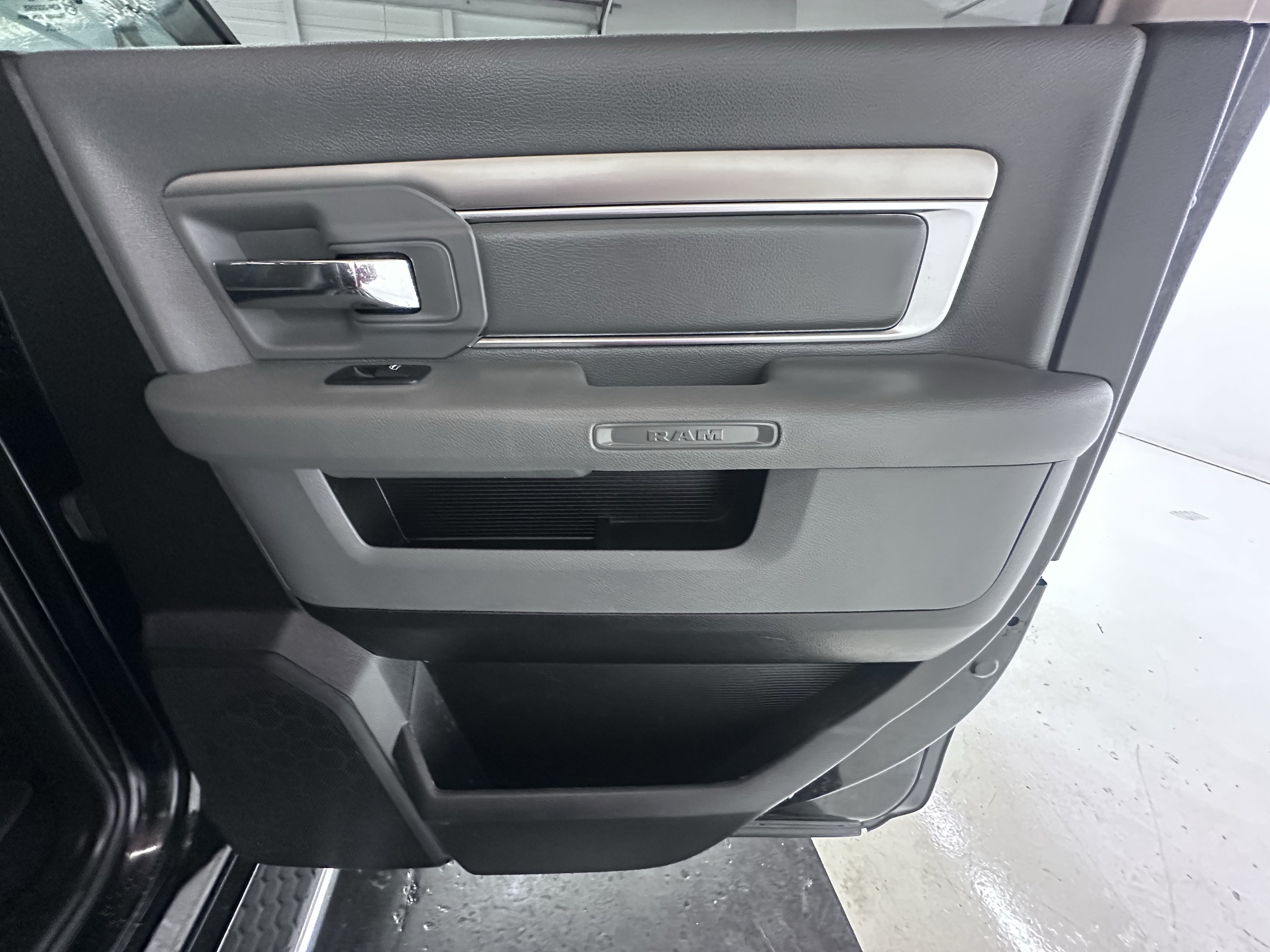 Used 2019 RAM 1500 Classic SLT w/ Luxury Group AWD/4WD image 30