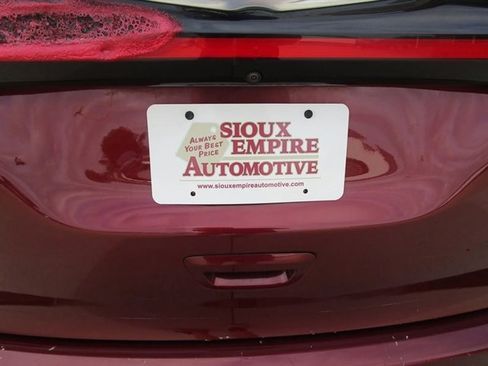 Used 2021 Chrysler Pacifica Touring-L image 11