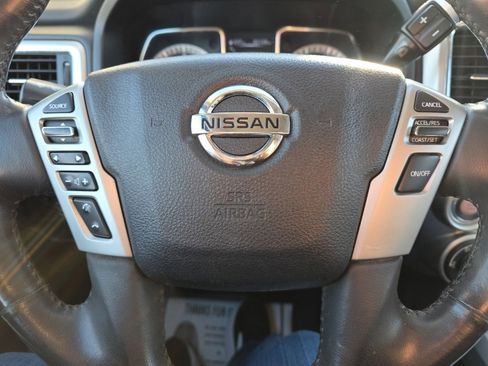 Used 2018 Nissan Titan SV w/ SV Convenience Package image 21