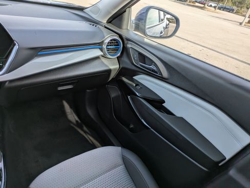 Used 2024 Chevrolet Trax LT w/ Driver Confidence Package image 15