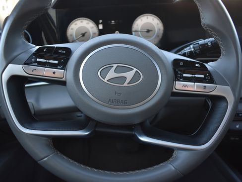 Used 2025 Hyundai Elantra SEL image 13