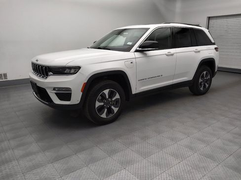 Used 2022 Jeep Grand Cherokee Limited 4xe w/ Luxury Tech Group II AWD/4WD image 2