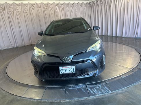 Used 2018 Toyota Corolla SE w/ Carpet Mat Package (TMS) FWD image 2