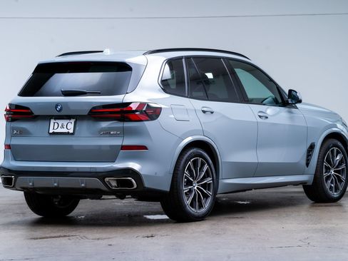 Used 2026 BMW X5 xDrive50e w/ M Sport Package AWD/4WD image 6