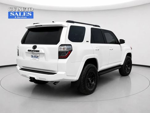 Used 2018 Toyota 4Runner SR5 AWD/4WD image 5