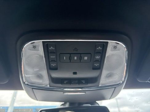 Used 2015 Jeep Grand Cherokee Overland w/ Advanced Technology Group image 32