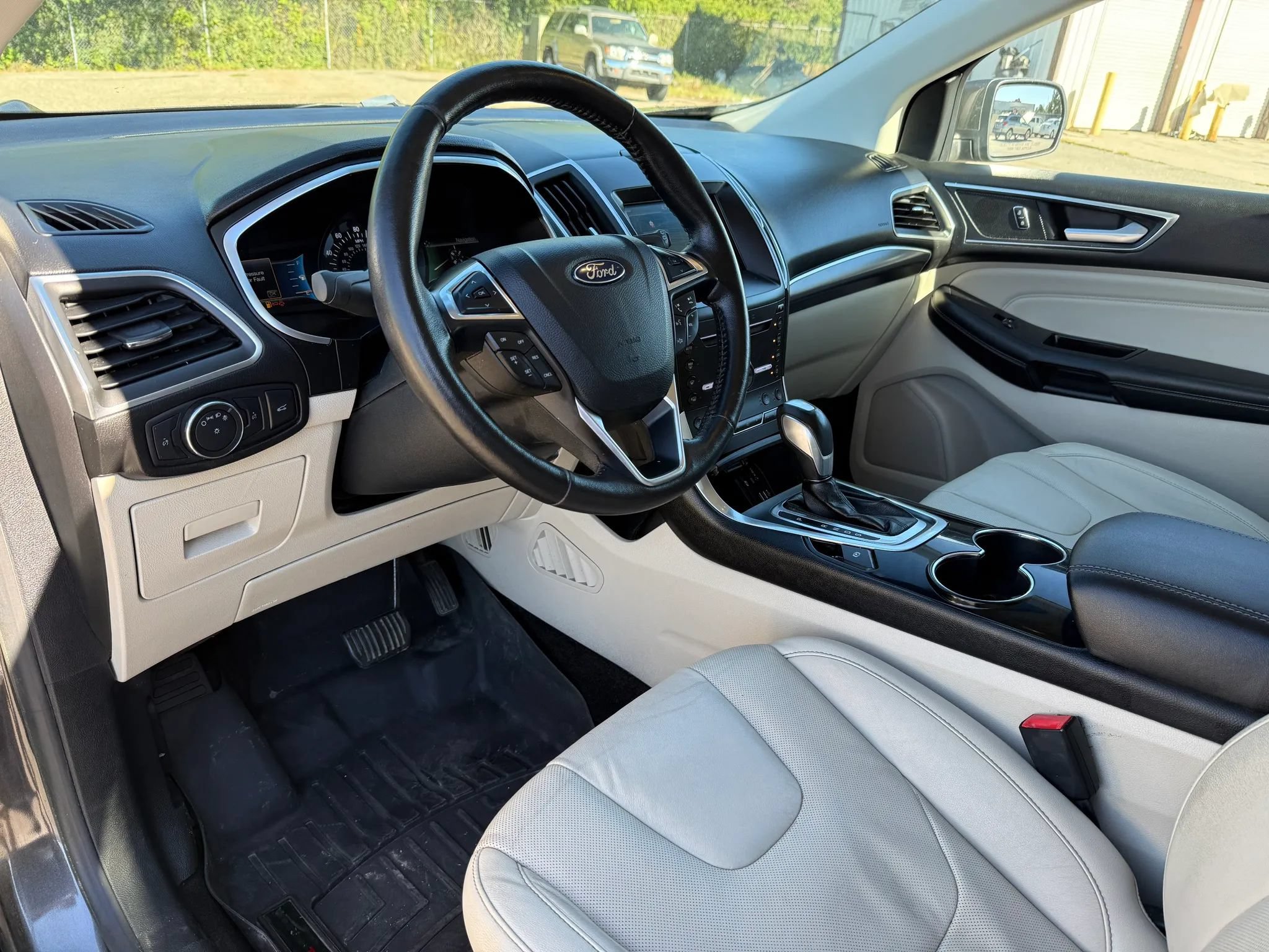Used 2015 Ford Edge Titanium w/ Equipment Group 301A AWD/4WD image 17