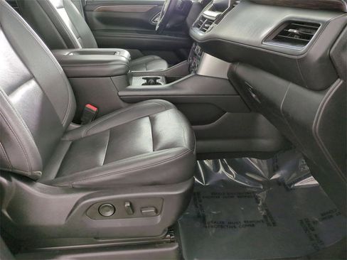Used 2022 Chevrolet Suburban LT w/ Luxury Package image 29