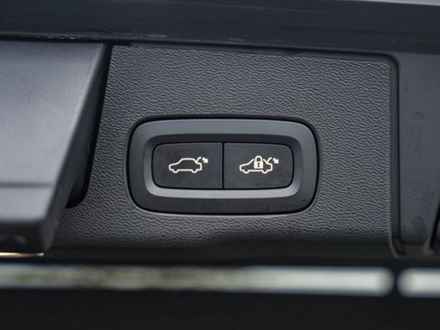 Certified 2023 Volvo XC60 B5 Ultimate w/ Climate Package image 11