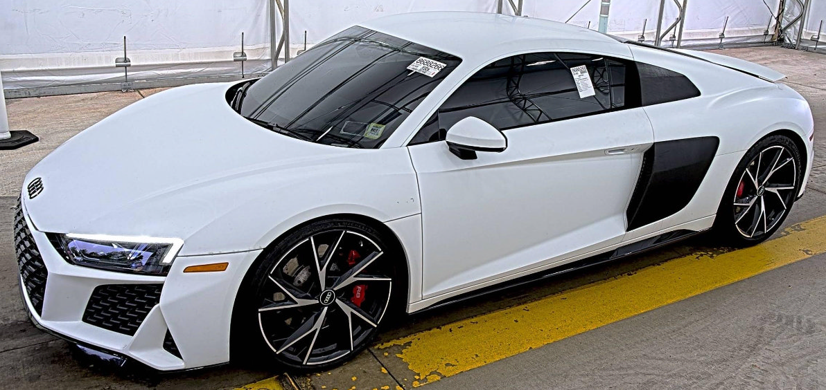 Used 2021 Audi R8 V10 w/ Premium Package RWD image 1