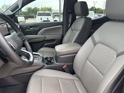 Used 2023 Chevrolet Colorado ZR2 w/ ZR2 Convenience Package III AWD/4WD image 5
