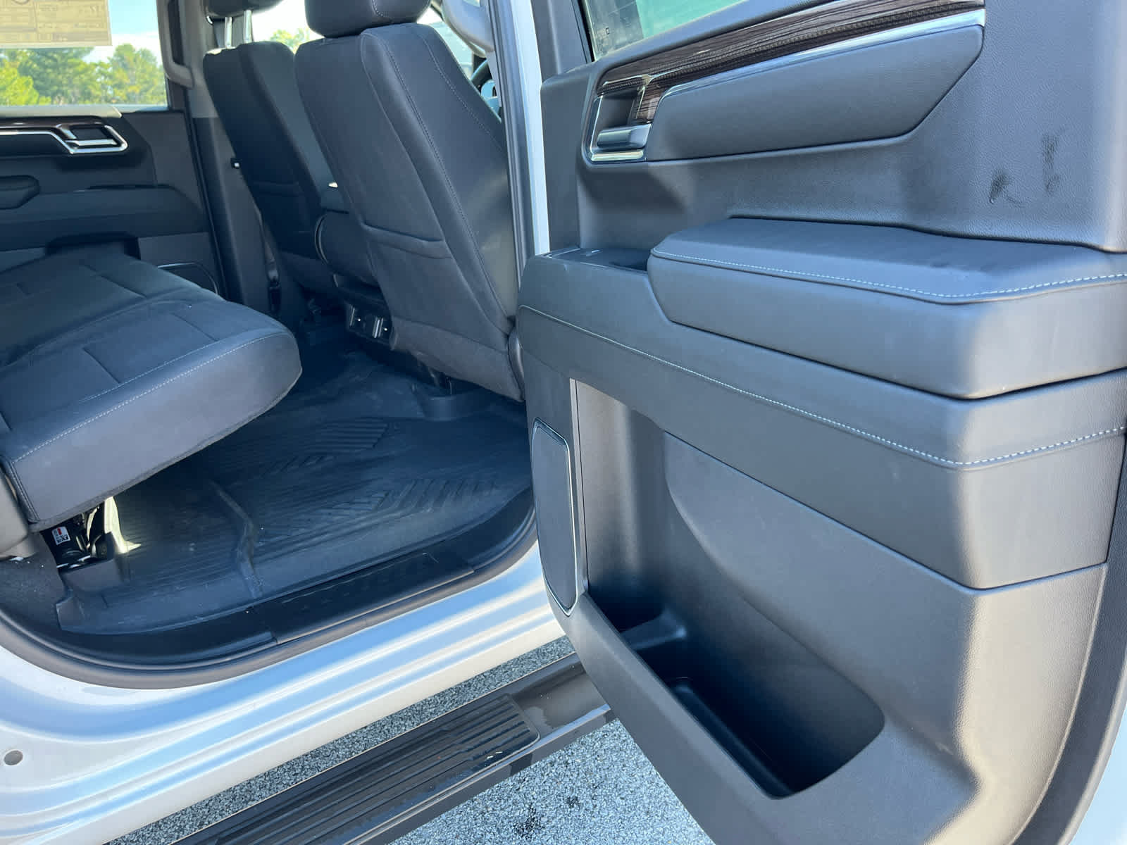 Used 2024 Chevrolet Silverado 1500 LT Trail Boss w/ LPO, Dark Essentials Package AWD/4WD image 24