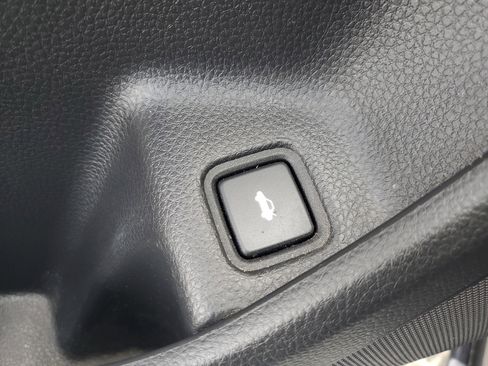 Used 2018 Honda Accord EX image 31