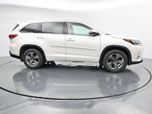 Used 2019 Toyota Highlander AWD V6 image 9