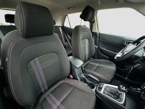 Used 2020 Hyundai Venue SEL image 25