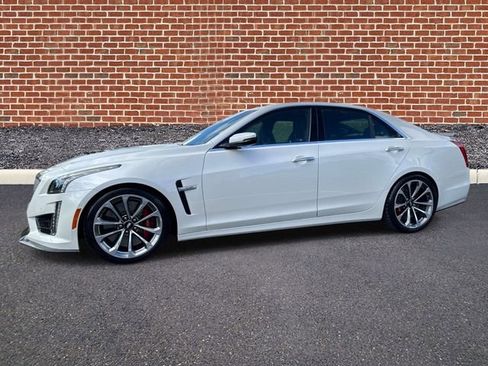 Used 2018 Cadillac CTS V w/ Carbon Fiber Package RWD image 2