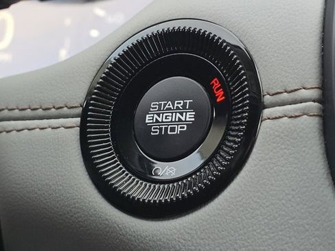 Used 2022 Jeep Compass Limited image 17