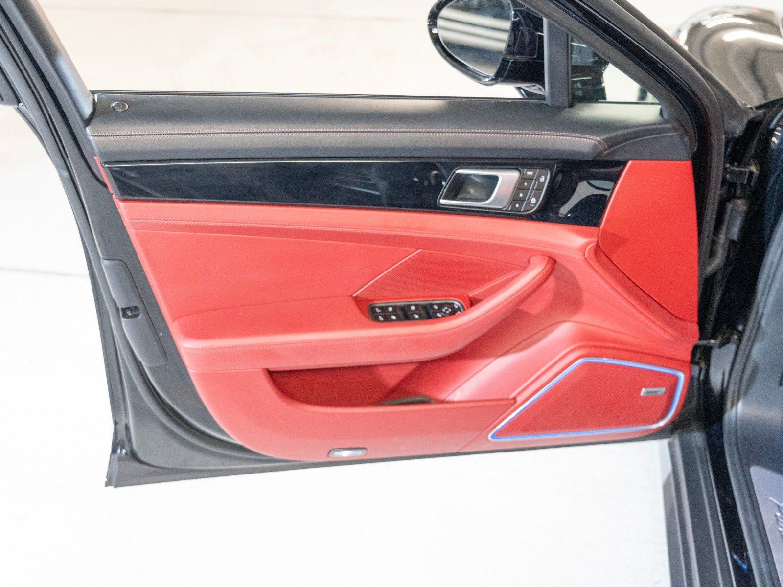 Certified 2022 Porsche Panamera 4S AWD/4WD image 16