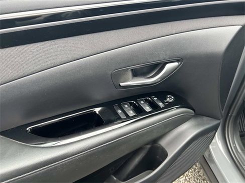 Certified 2024 Hyundai Santa Cruz Limited image 18