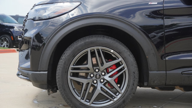 Used 2025 Ford Explorer ST-Line w/ ST-Line Street Pack AWD/4WD image 8