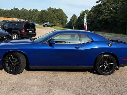 Used 2019 Dodge Challenger SXT w/ Blacktop Package RWD image 3