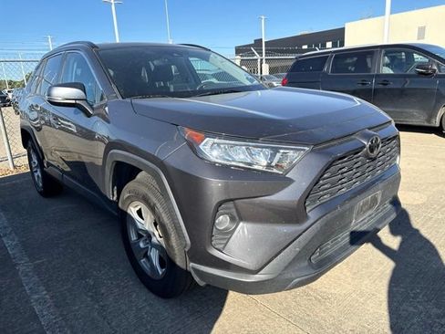 Used 2021 Toyota RAV4 XLE FWD image 3