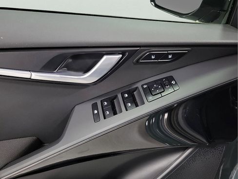 Used 2023 Kia Niro SX Touring image 10