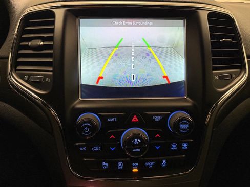 Used 2018 Jeep Grand Cherokee Altitude image 15