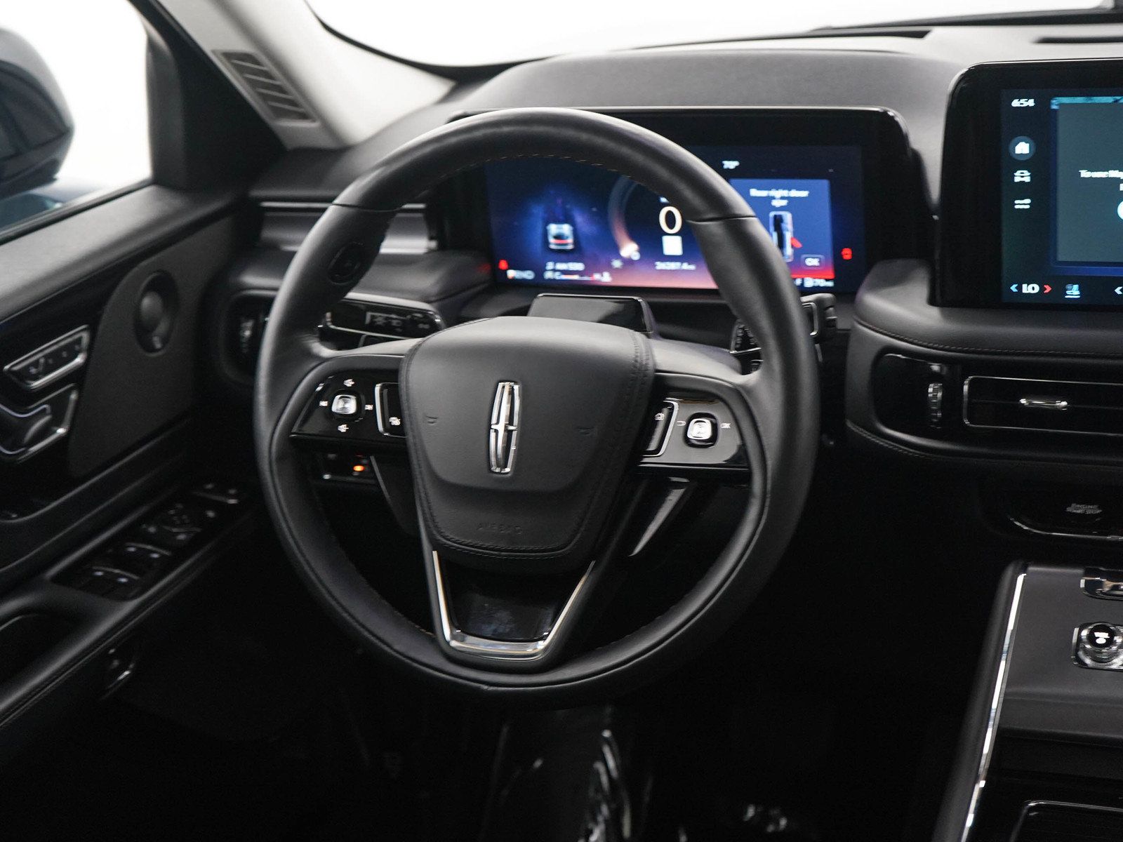 Used 2025 Lincoln Aviator AWD w/ Jet Appearance Package image 14