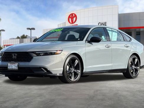 Used 2025 Honda Accord Sport image 9