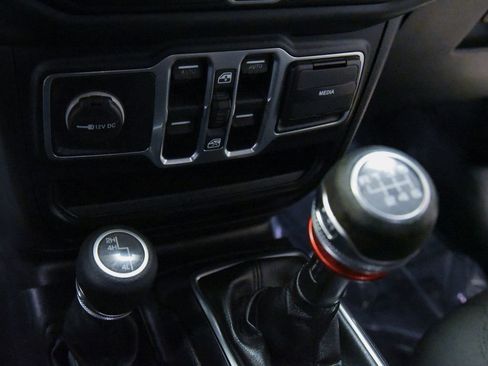 Used 2018 Jeep Wrangler Unlimited Sport S AWD/4WD image 20