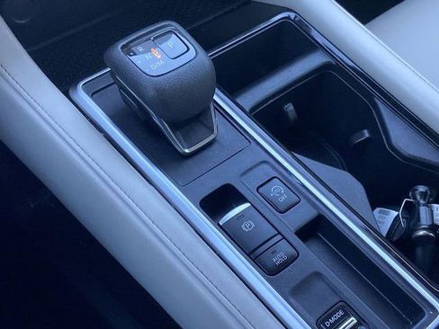 Used 2022 Nissan Pathfinder SL image 12