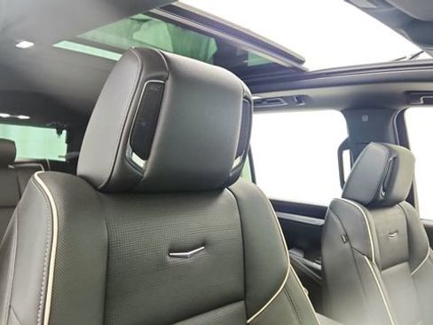 Used 2025 Cadillac Escalade Sport w/ Touring Package image 23